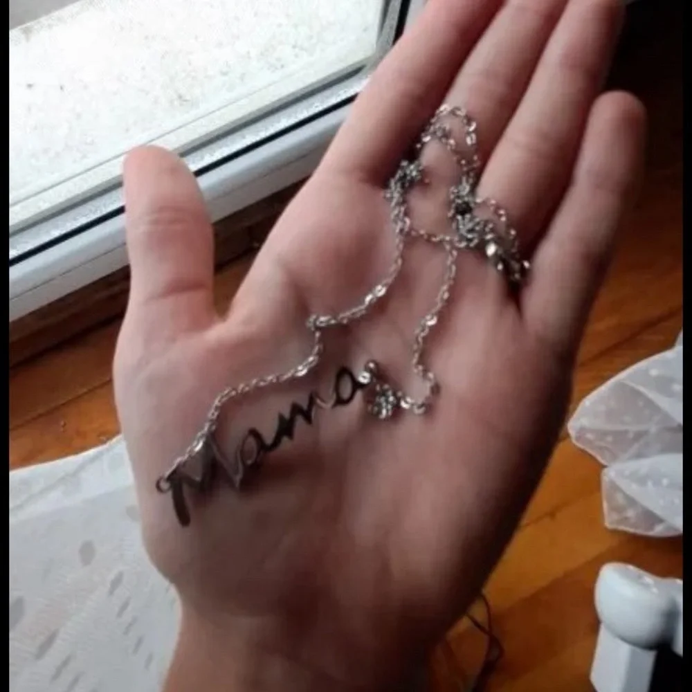 Mama Necklace - Picture 6 of 11